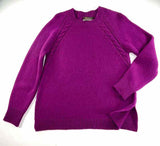 Pull raglan à col round avec torsades – magenta - Fisherman Out of Ireland