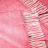 Couverture en laine mérinos et cachemire – rose bonbon à chevrons - John Hanly - détail